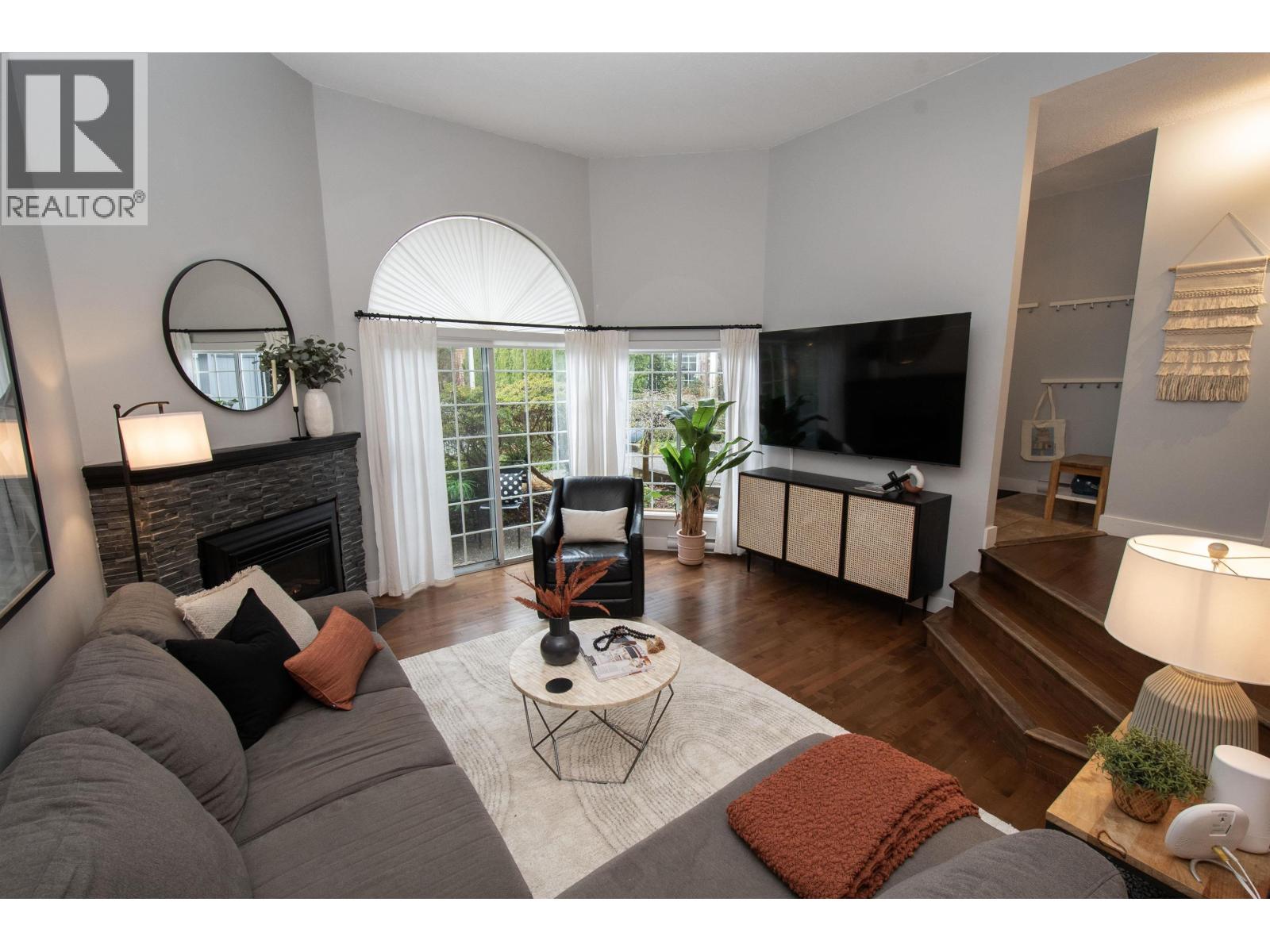 118 216 E 6th Street, North Vancouver, British Columbia  V7L 1P5 - Photo 2 - R3085941