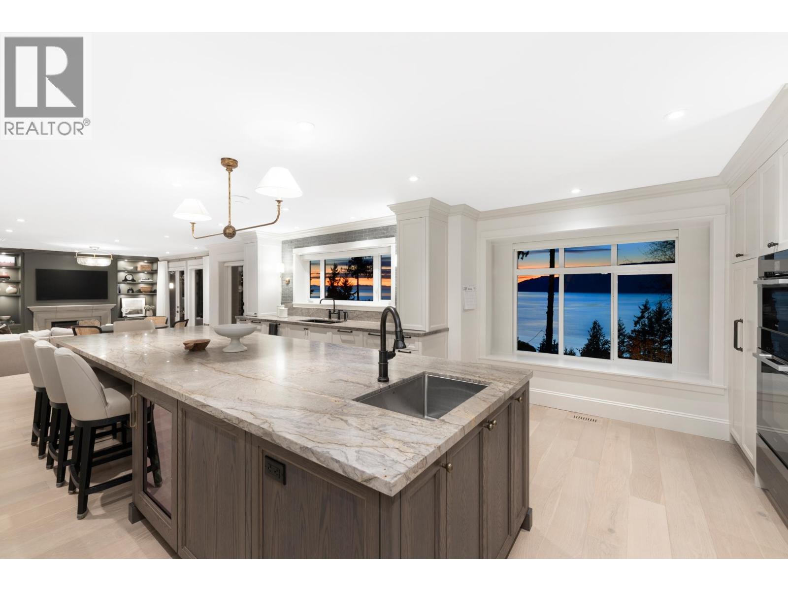 5450 Marine Drive, West Vancouver, British Columbia  V7W 2R2 - Photo 10 - R3086381