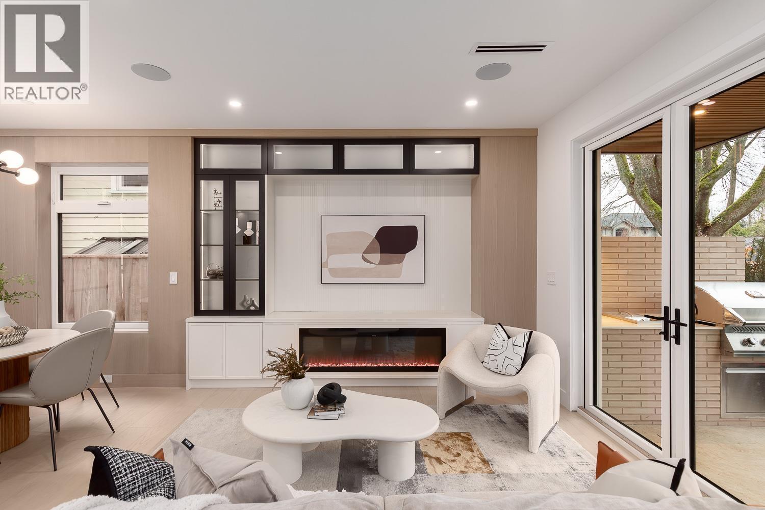 2 2976 W 13TH AVENUE, Vancouver