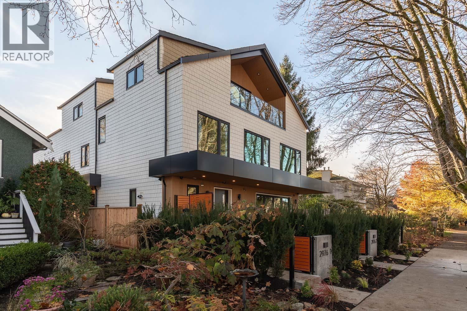 Listing Picture 2 of 26 : 2 2976 W 13TH AVENUE, Vancouver / 溫哥華 - 魯藝地產 Yvonne Lu Group - MLS Medallion Club Member