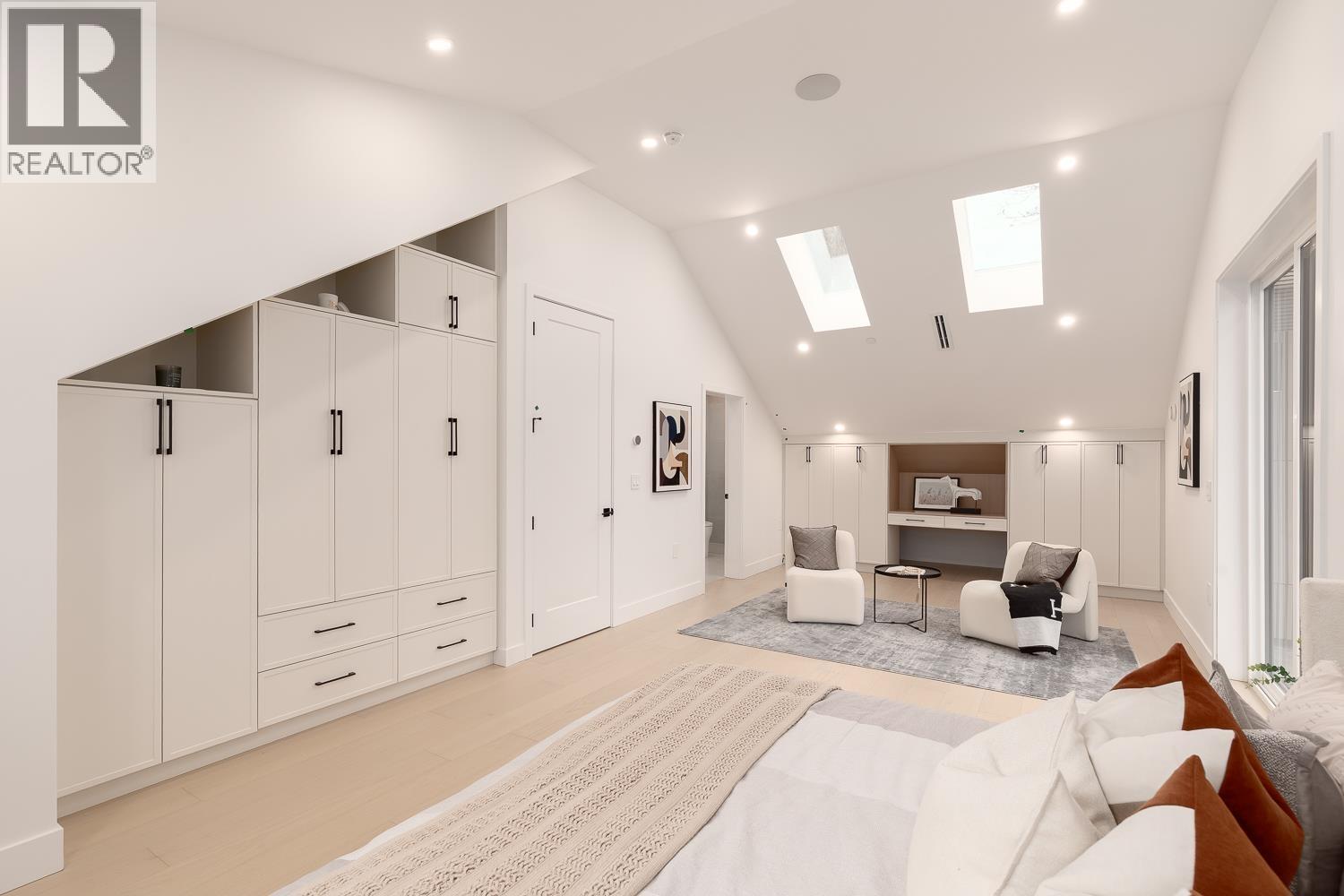 Listing Picture 22 of 26 : 2 2976 W 13TH AVENUE, Vancouver / 溫哥華 - 魯藝地產 Yvonne Lu Group - MLS Medallion Club Member