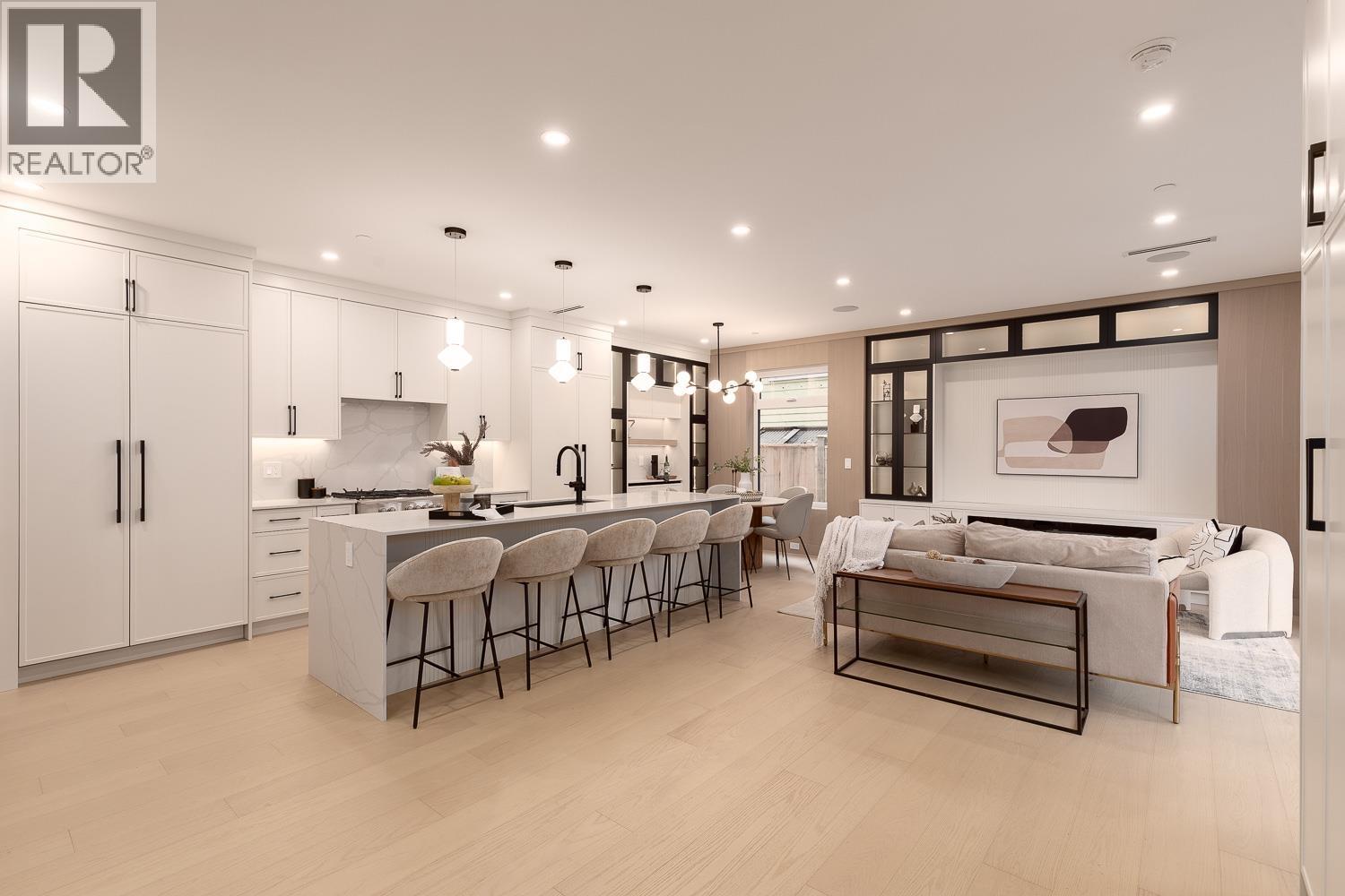 Listing Picture 4 of 26 : 2 2976 W 13TH AVENUE, Vancouver / 溫哥華 - 魯藝地產 Yvonne Lu Group - MLS Medallion Club Member