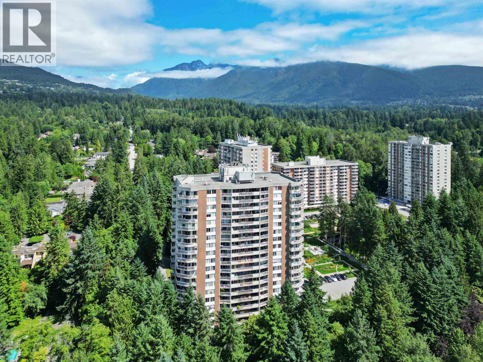 208 2024 FULLERTON AVENUE, North Vancouver, British Columbia