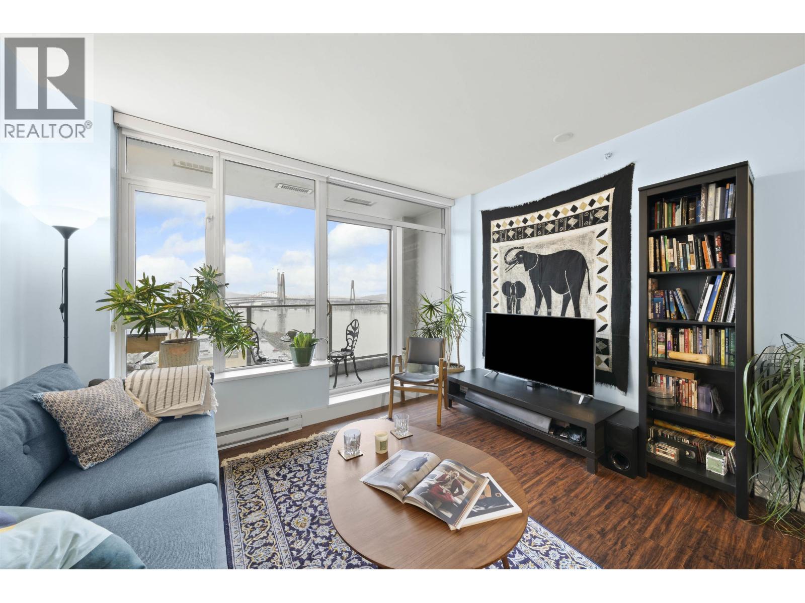 2005 668 COLUMBIA STREET, New Westminster, British Columbia