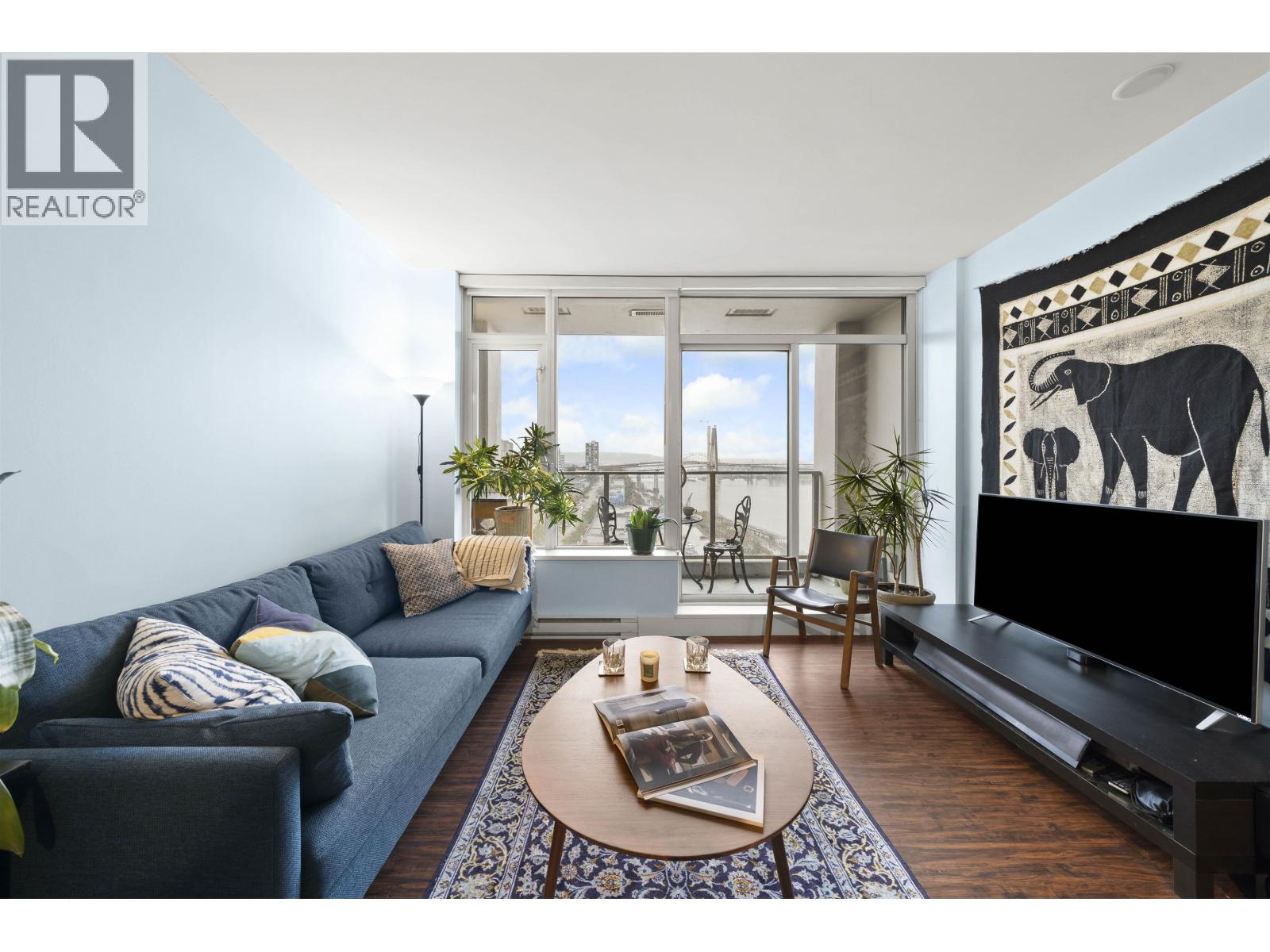 2005 668 Columbia Street, New Westminster, British Columbia  V3M 1A9 - Photo 2 - R3086431