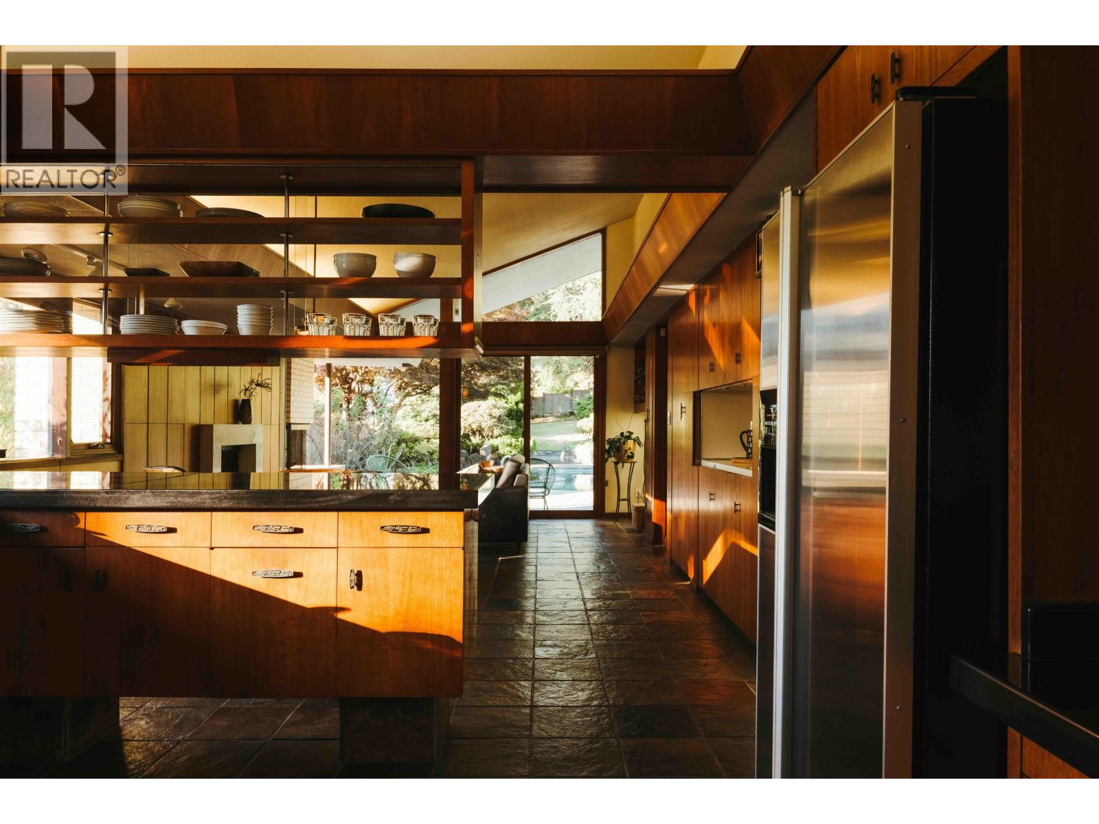 701 Dansey Avenue, Coquitlam, British Columbia  V3K 3G4 - Photo 11 - R3086454