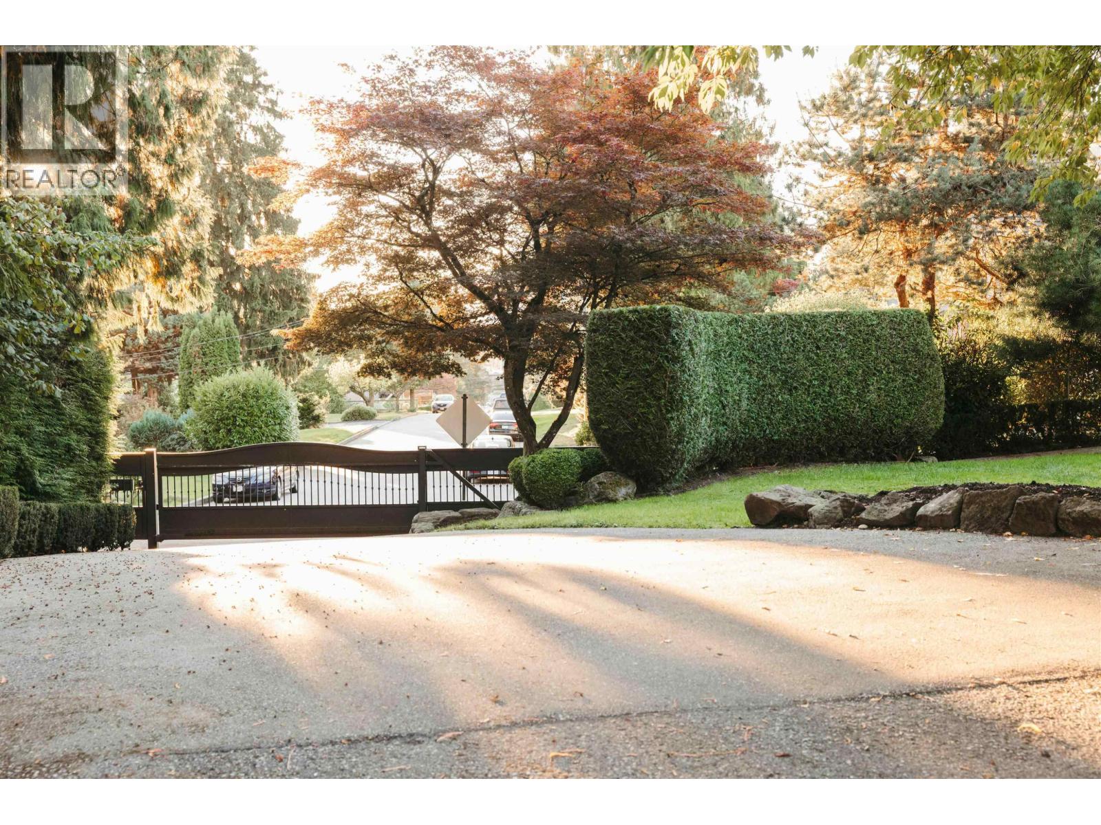 701 Dansey Avenue, Coquitlam, British Columbia  V3K 3G4 - Photo 30 - R3086454