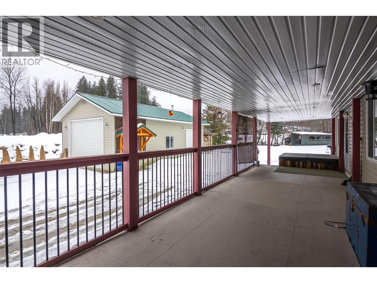 749 Big Eddy Road, Revelstoke, British Columbia  V0E 2S0 - Photo 3 - 10374666