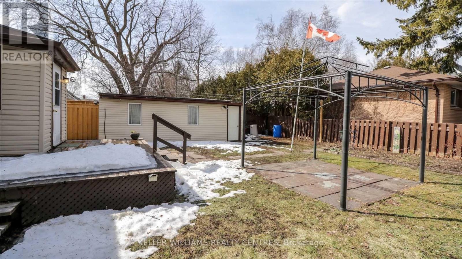 104 Gunn Street, Barrie (Wellington), Ontario  L4M 2H5 - Photo 2 - S12755966