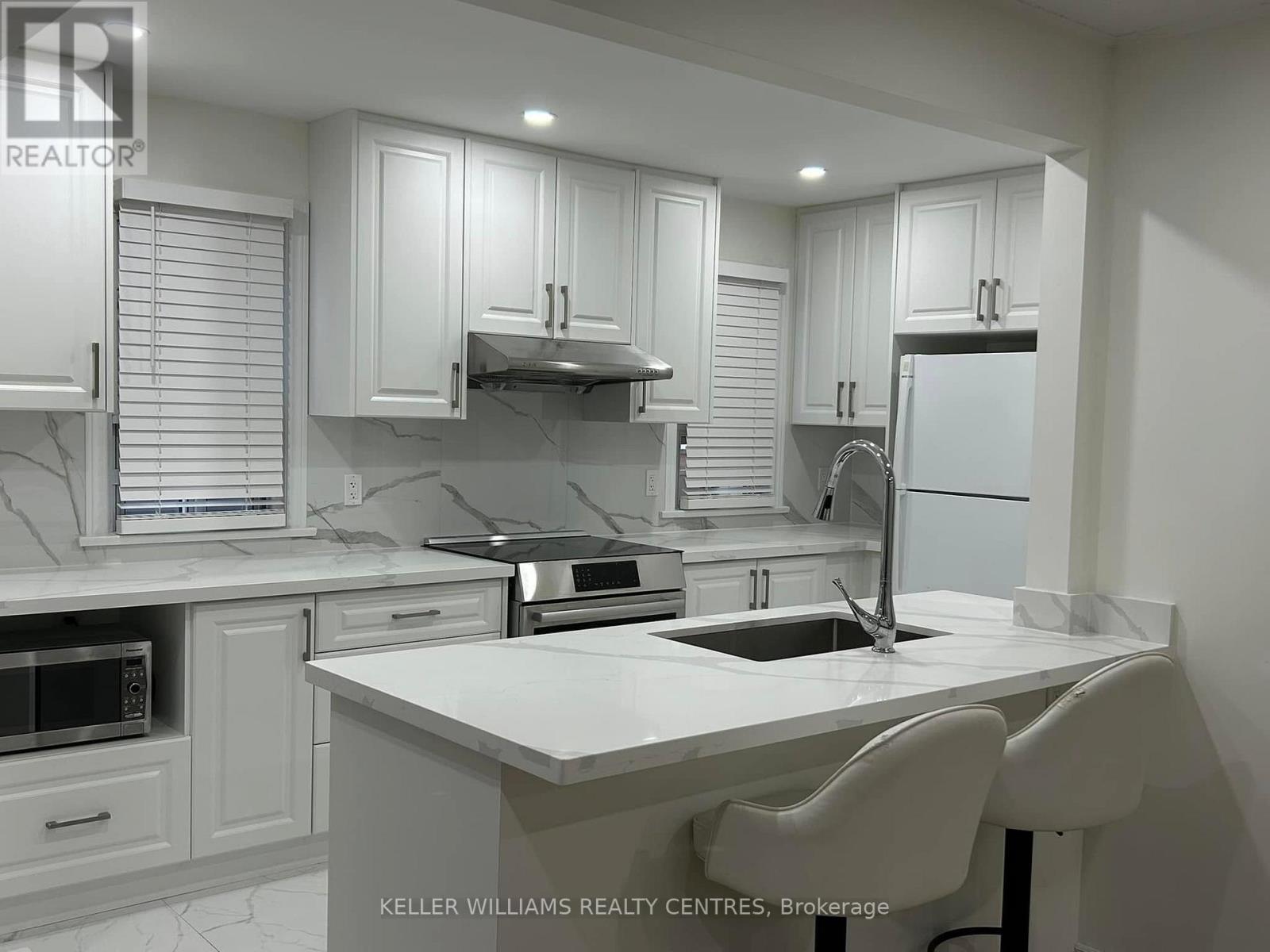 104 Gunn Street, Barrie (Wellington), Ontario  L4M 2H5 - Photo 4 - S12755966