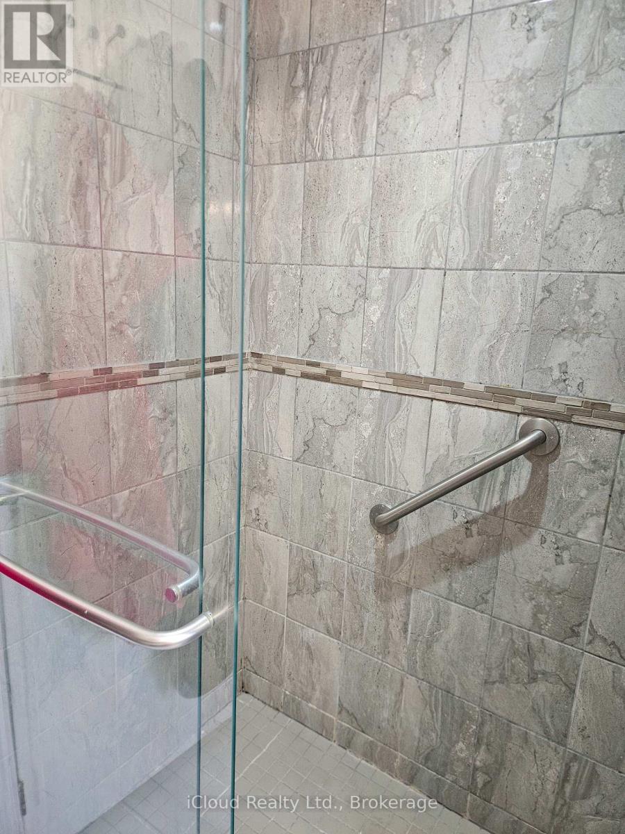 104 Mcroberts Avenue, Toronto, Ontario  M6E 4P5 - Photo 15 - W12719338