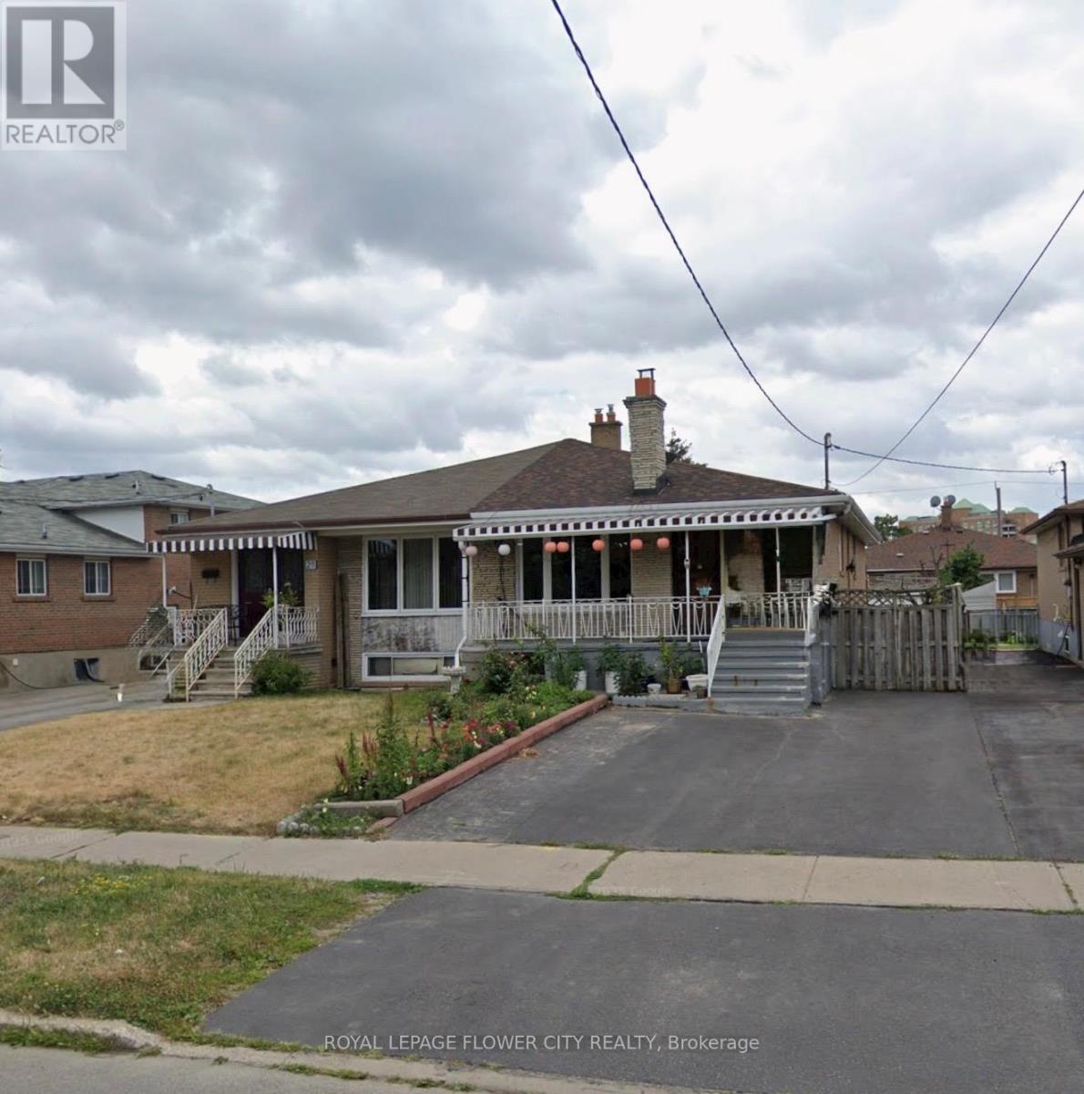 30 DUNCANWOOD DR DRIVE, toronto (humber summit), Ontario