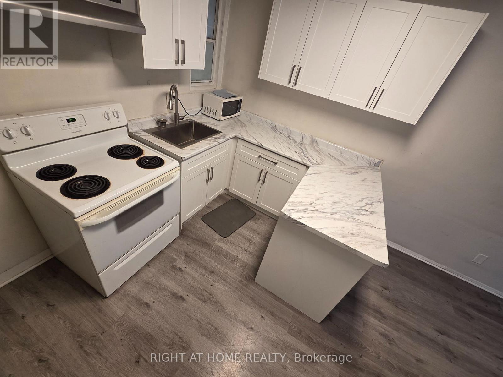 Level 2 - 1561 Eglinton Avenue West Avenue, Toronto, Ontario  M6E 2G9 - Photo 5 - C12573908