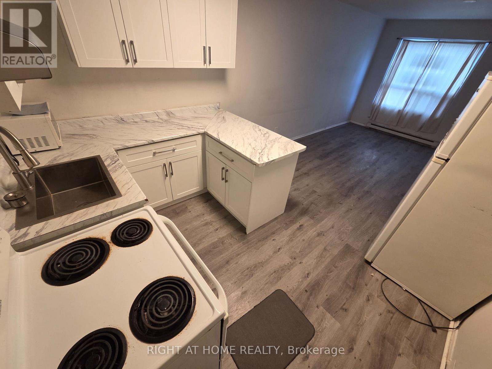 Level 2 - 1561 Eglinton Avenue West Avenue, Toronto, Ontario  M6E 2G9 - Photo 7 - C12573908