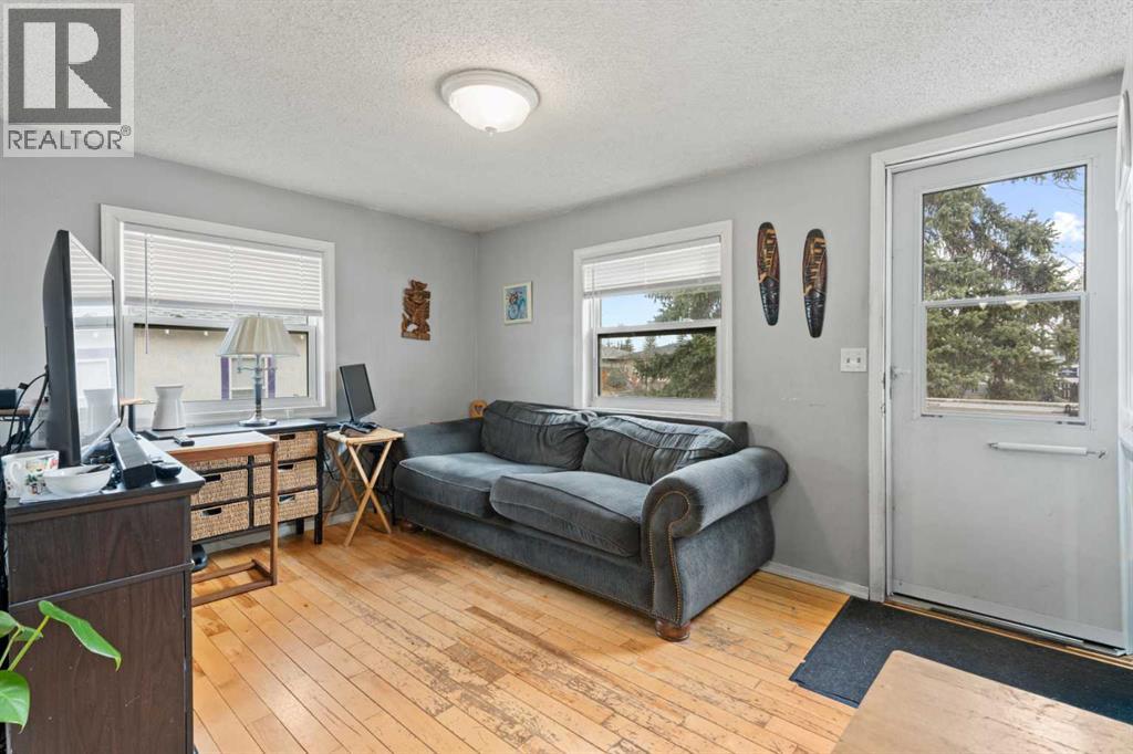 7417 24 Street Se, Calgary, Alberta  T2C 0Y7 - Photo 5 - A2268571