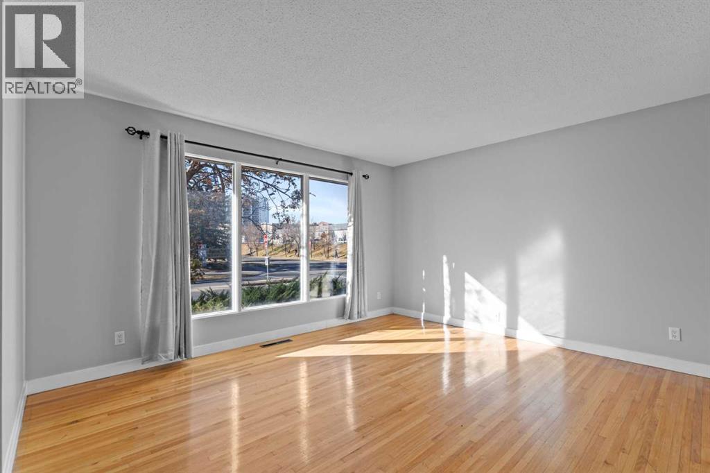 5027 40 Avenue Sw, Calgary, Alberta  T3E 6T9 - Photo 5 - A2267718