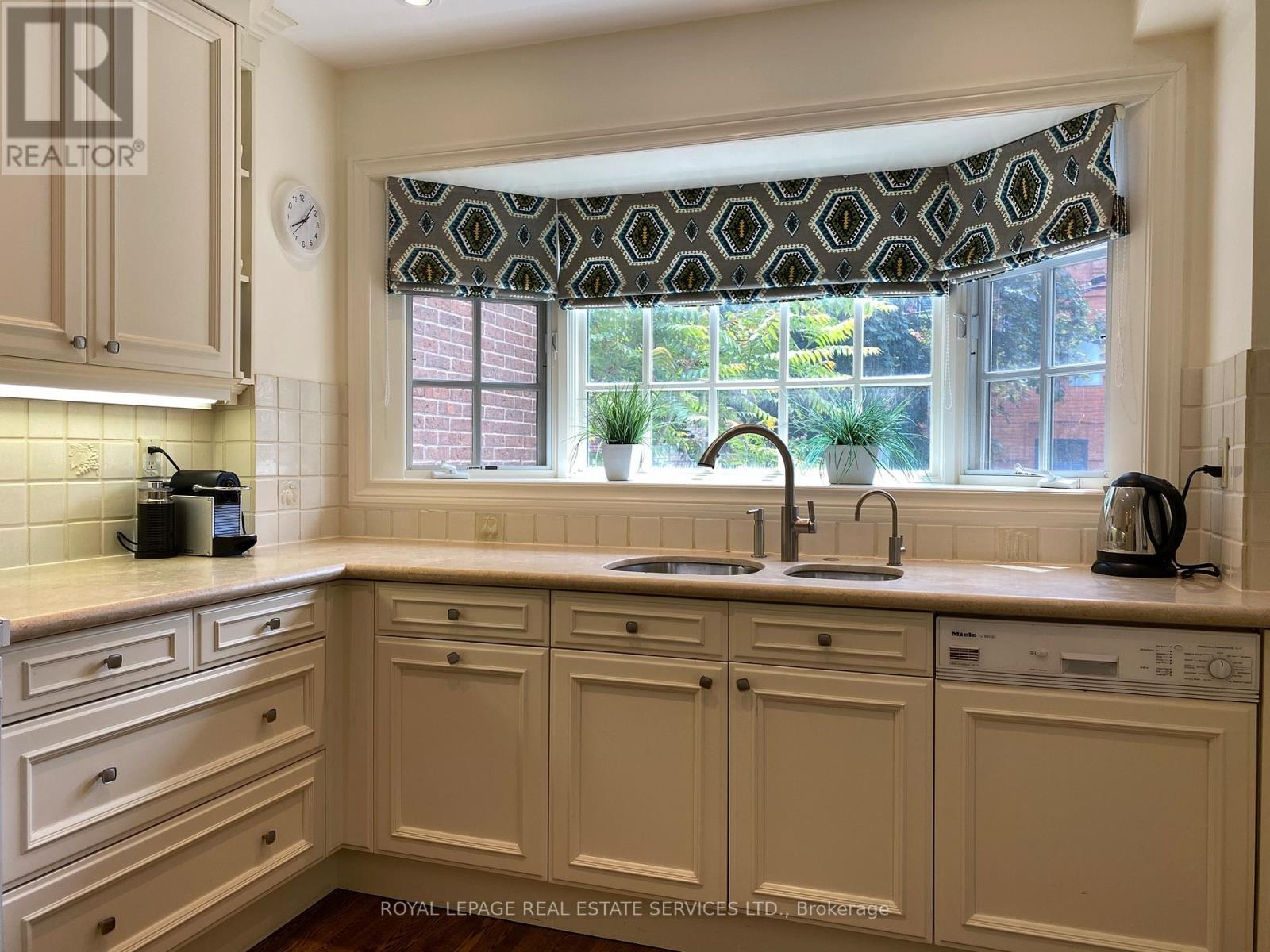 66 Alcorn Avenue, Toronto, Ontario  M4V 1E4 - Photo 2 - C12755990