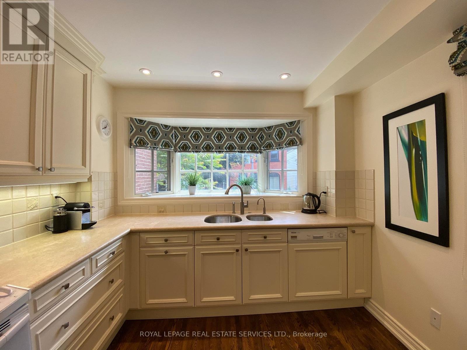 66 Alcorn Avenue, Toronto, Ontario  M4V 1E4 - Photo 3 - C12755990