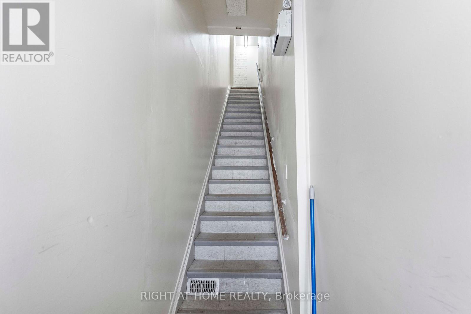 7 Simcoe Street S, Oshawa, Ontario  L1H 4G1 - Photo 10 - E12628950