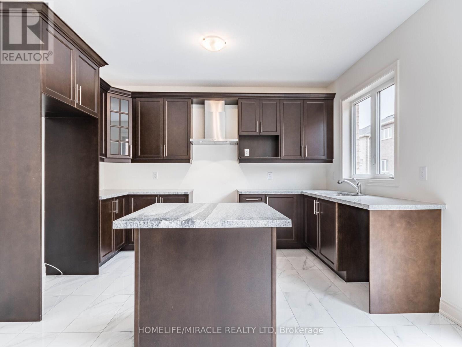 3 Kambalda Road, Brampton (Northwest Brampton), Ontario  L7A 5J3 - Photo 18 - W12755980