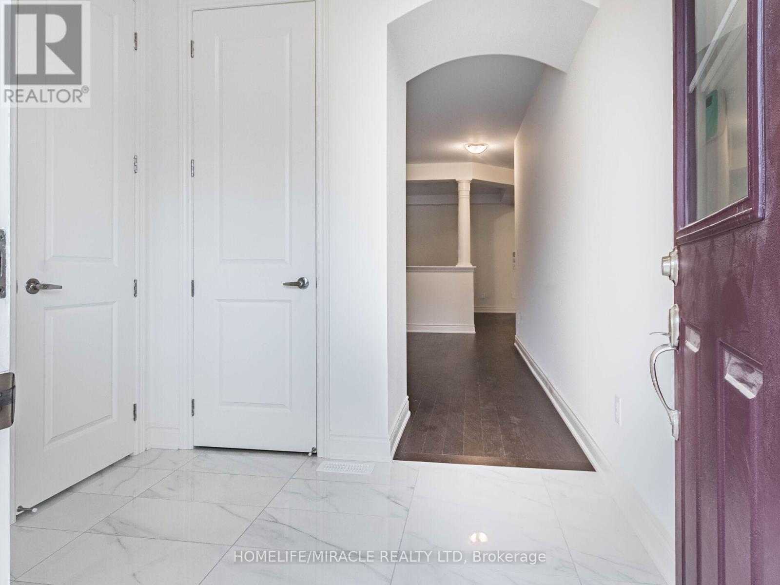 3 Kambalda Road, Brampton (Northwest Brampton), Ontario  L7A 5J3 - Photo 3 - W12755980