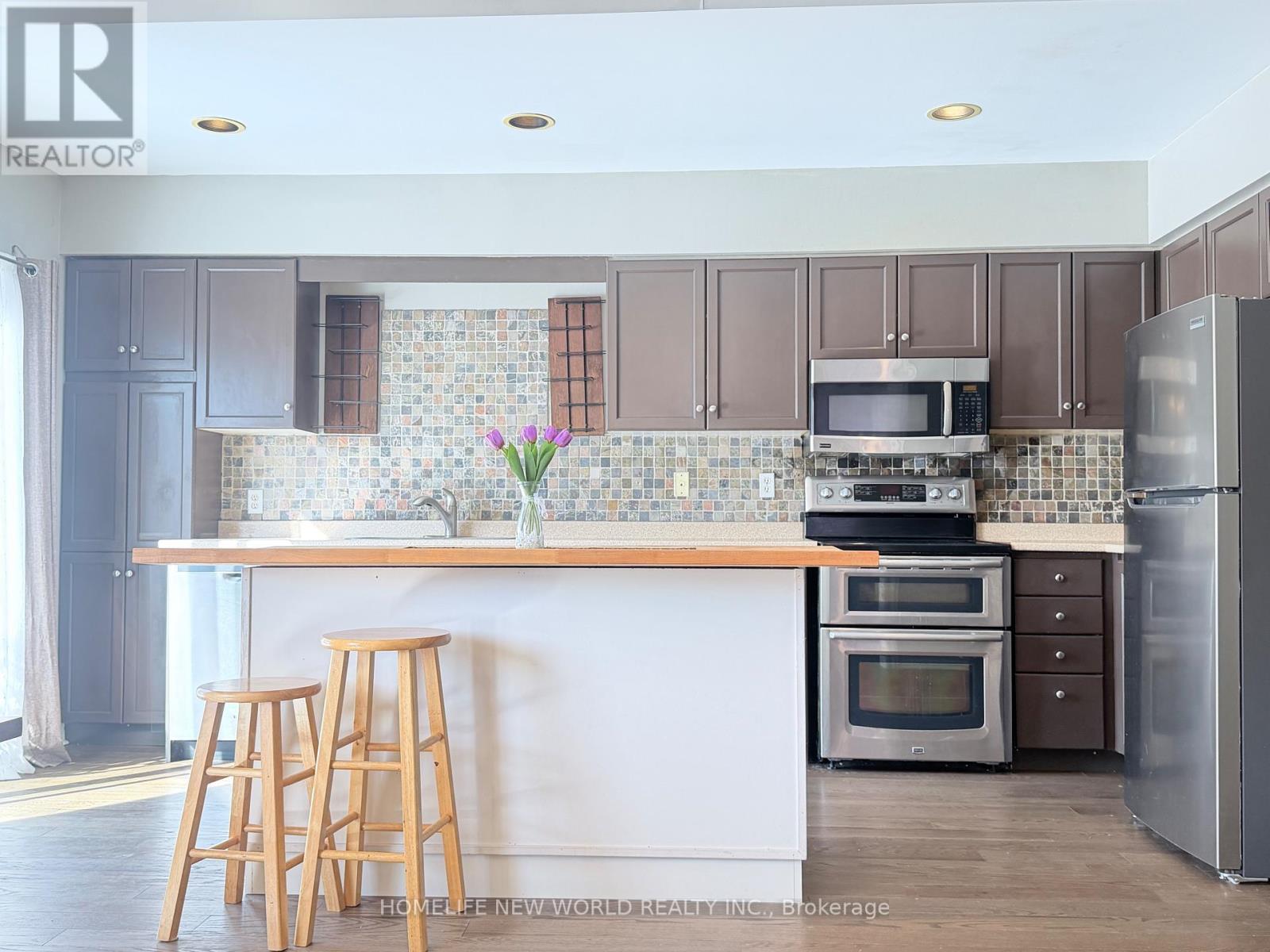 2094 Frontier Drive, Oakville (Wt West Oak Trails), Ontario  L6M 3V5 - Photo 4 - W12755992