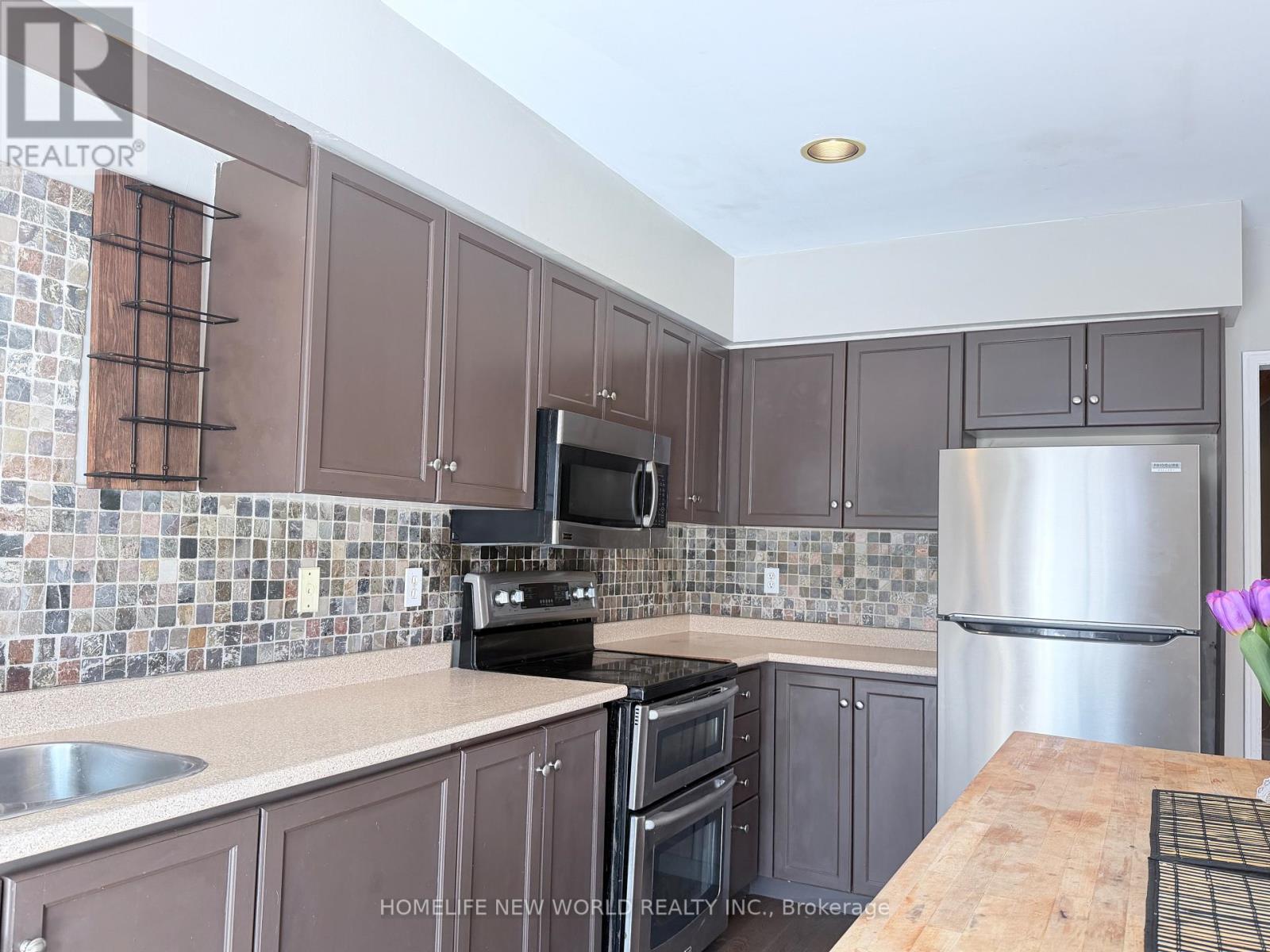 2094 Frontier Drive, Oakville (Wt West Oak Trails), Ontario  L6M 3V5 - Photo 5 - W12755992