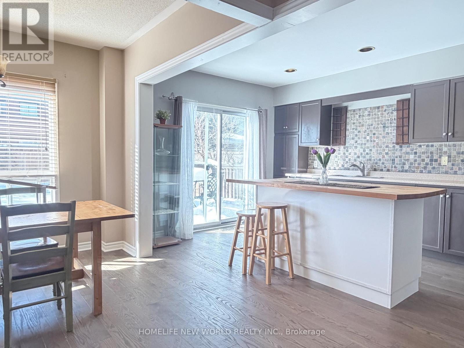 2094 Frontier Drive, Oakville (Wt West Oak Trails), Ontario  L6M 3V5 - Photo 6 - W12755992