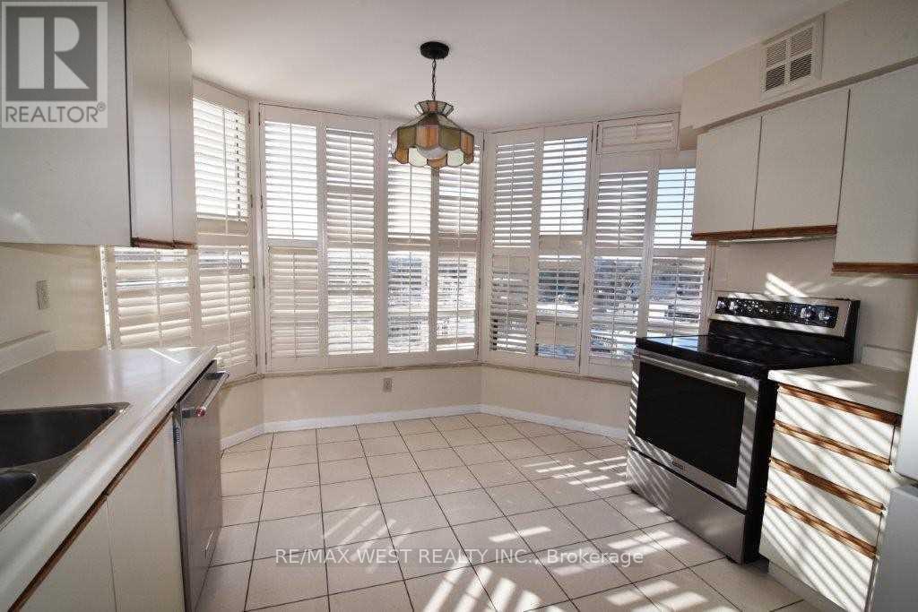 1508 - 1300 Islington Avenue, Toronto (Islington-City Centre West), Ontario  M9A 5C4 - Photo 10 - W12756024