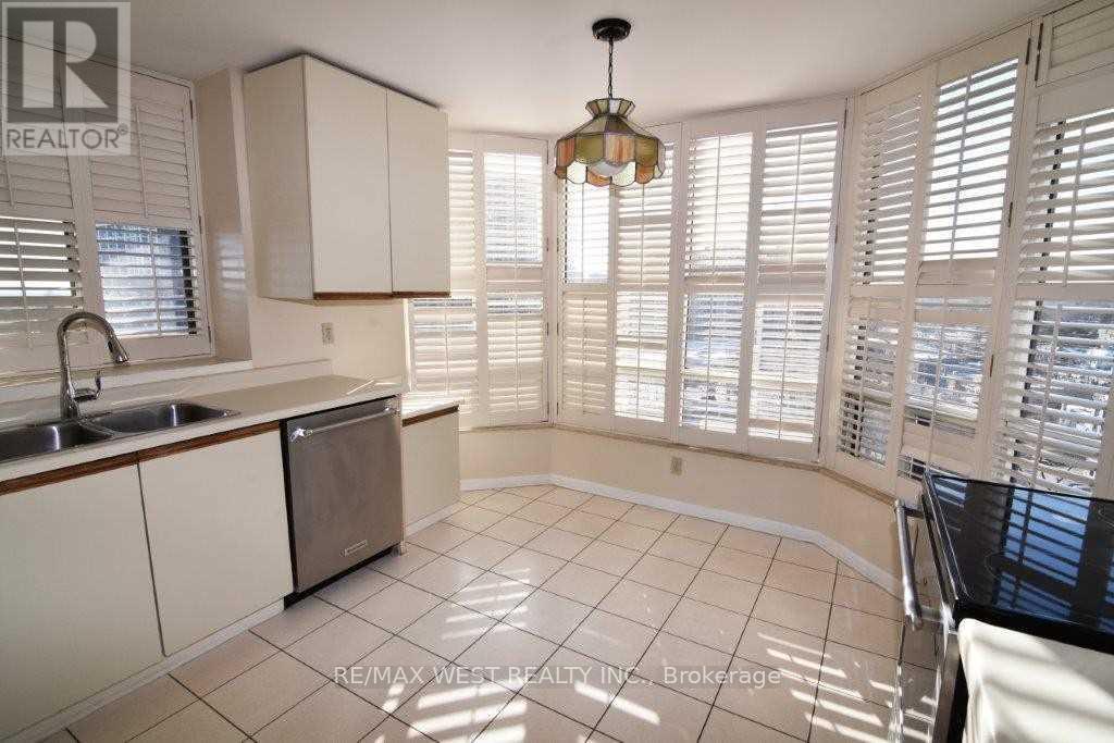 1508 - 1300 Islington Avenue, Toronto (Islington-City Centre West), Ontario  M9A 5C4 - Photo 9 - W12756024