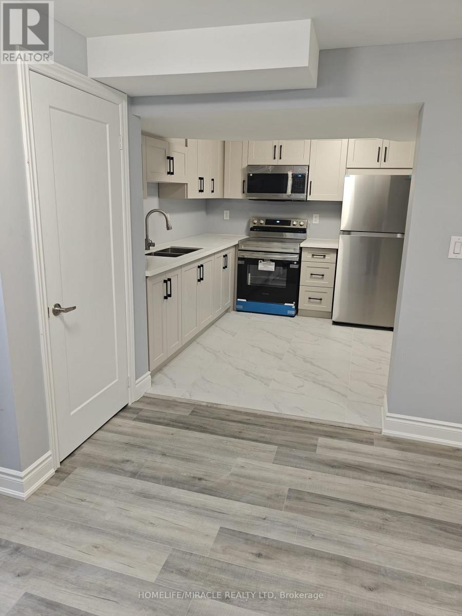 28 Crossmore Crescent, Cambridge, Ontario  M1S 0C7 - Photo 2 - X12755982