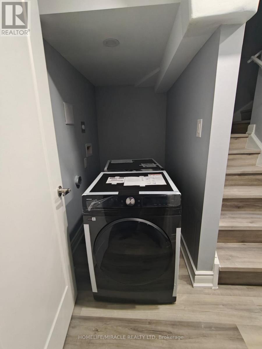 28 Crossmore Crescent, Cambridge, Ontario  M1S 0C7 - Photo 3 - X12755982