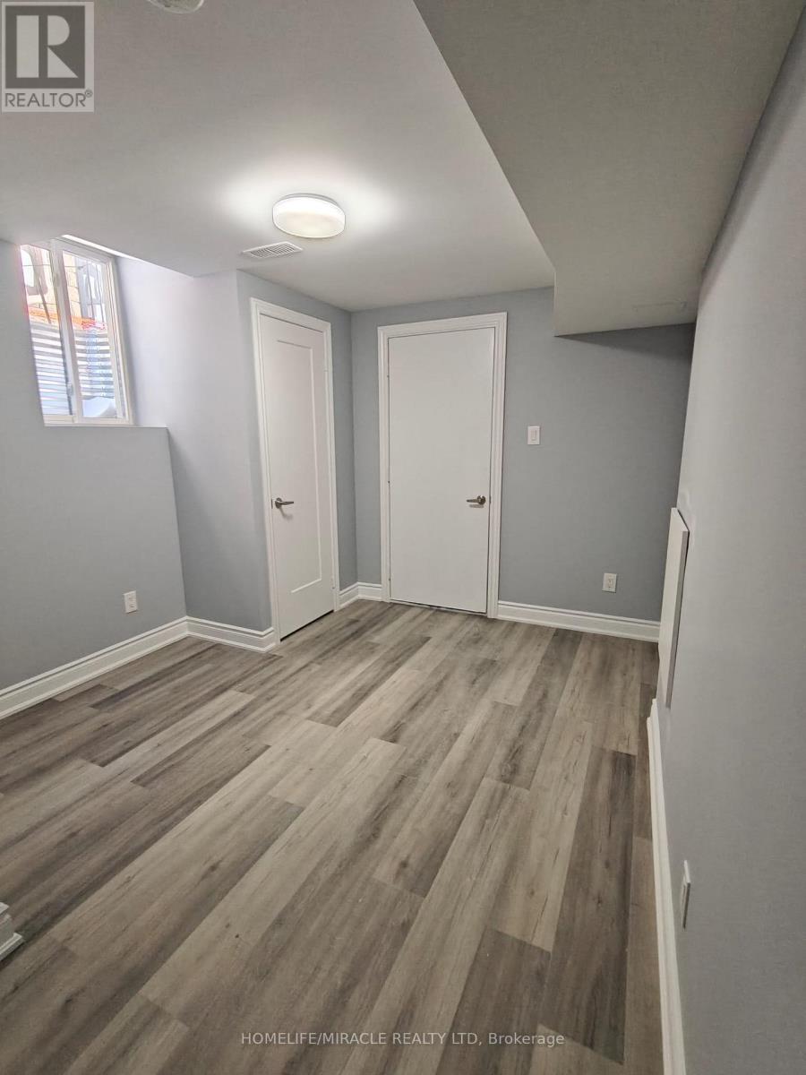 28 Crossmore Crescent, Cambridge, Ontario  M1S 0C7 - Photo 4 - X12755982