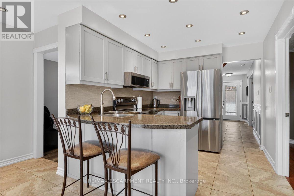 71 Royaledge Way, Hamilton (Waterdown), Ontario  L8B 0H4 - Photo 15 - X12756030