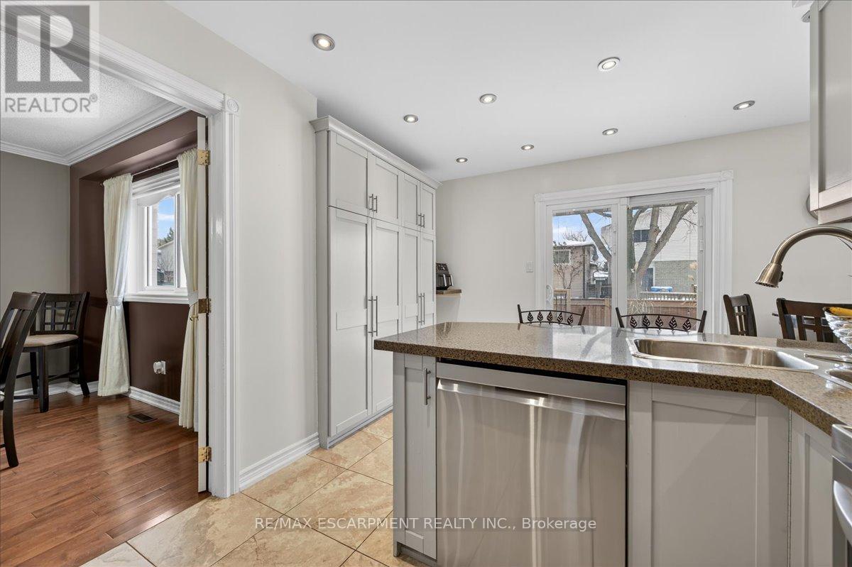 71 Royaledge Way, Hamilton (Waterdown), Ontario  L8B 0H4 - Photo 16 - X12756030