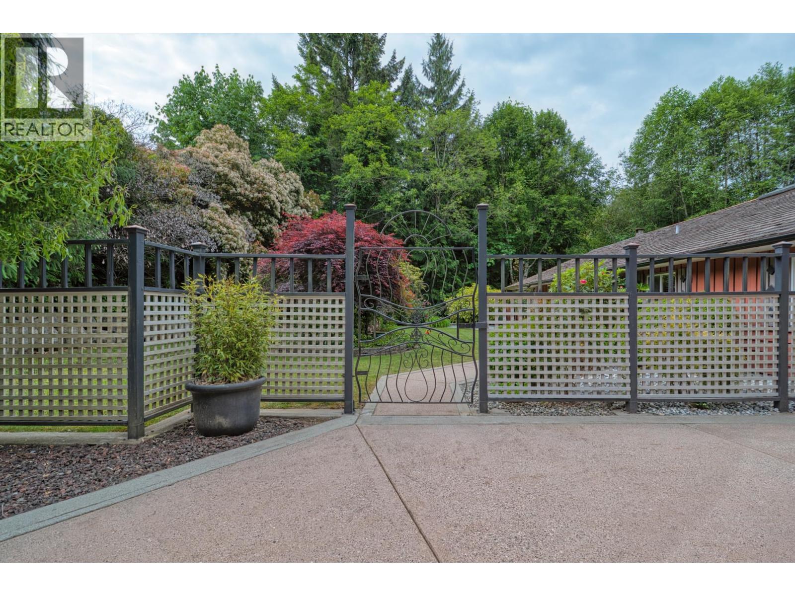 6241 Sechelt Inlet Road, Sechelt, British Columbia  V7Z 0L3 - Photo 35 - R3072232