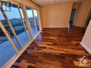 902 - 158b Mcarthur Avenue, Ottawa, Ontario  K1L 8C9 - Photo 3 - X12756048