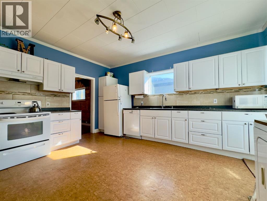 13030 21 Avenue, Blairmore, Alberta  T0K 0E0 - Photo 4 - A2283793