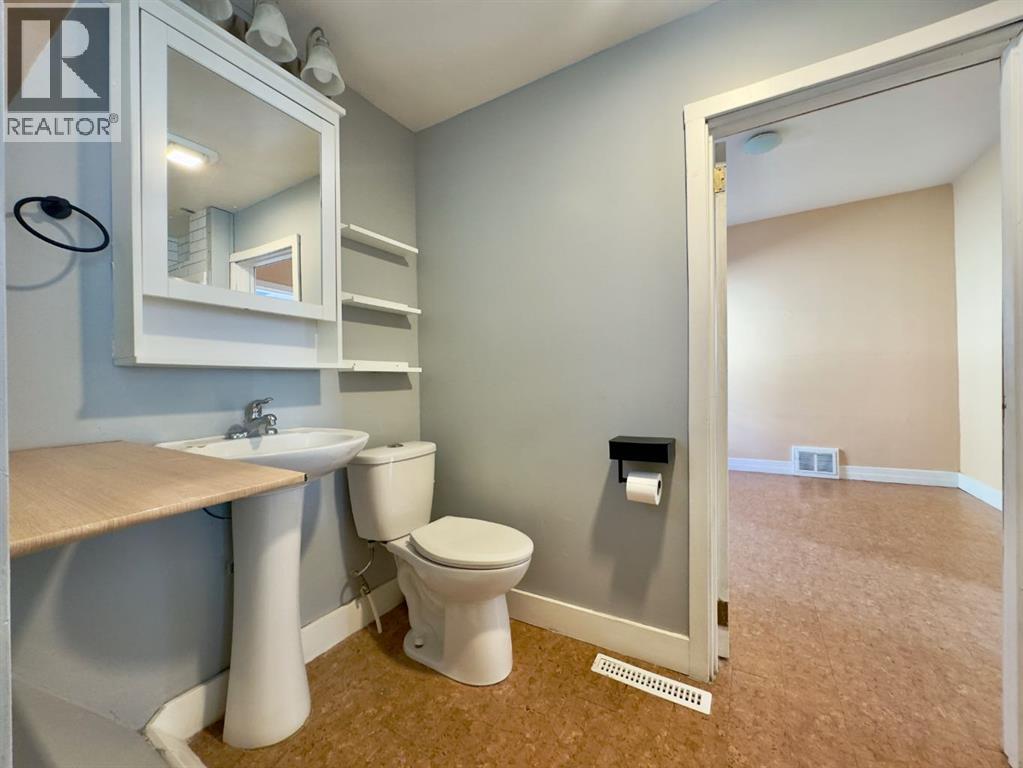 13030 21 Avenue, Blairmore, Alberta  T0K 0E0 - Photo 6 - A2283793