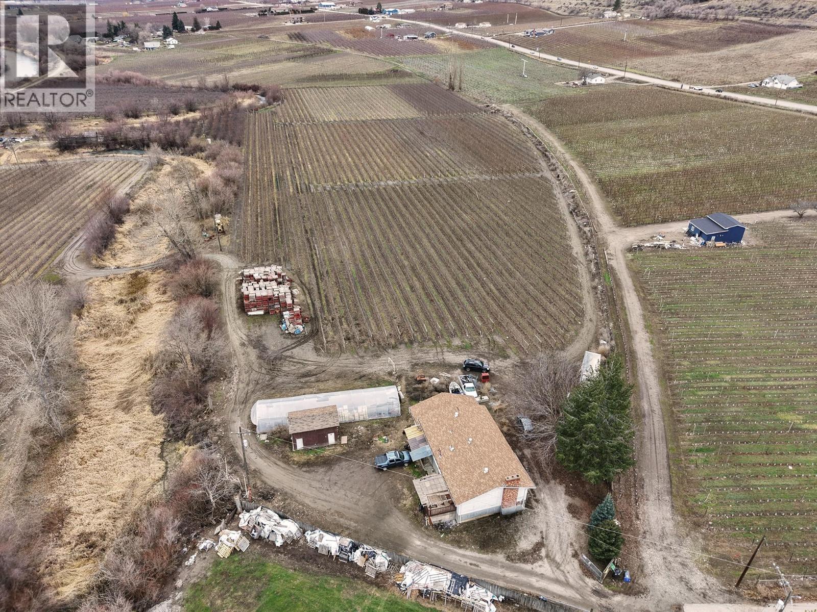 301 Road 12 Road, Oliver, British Columbia