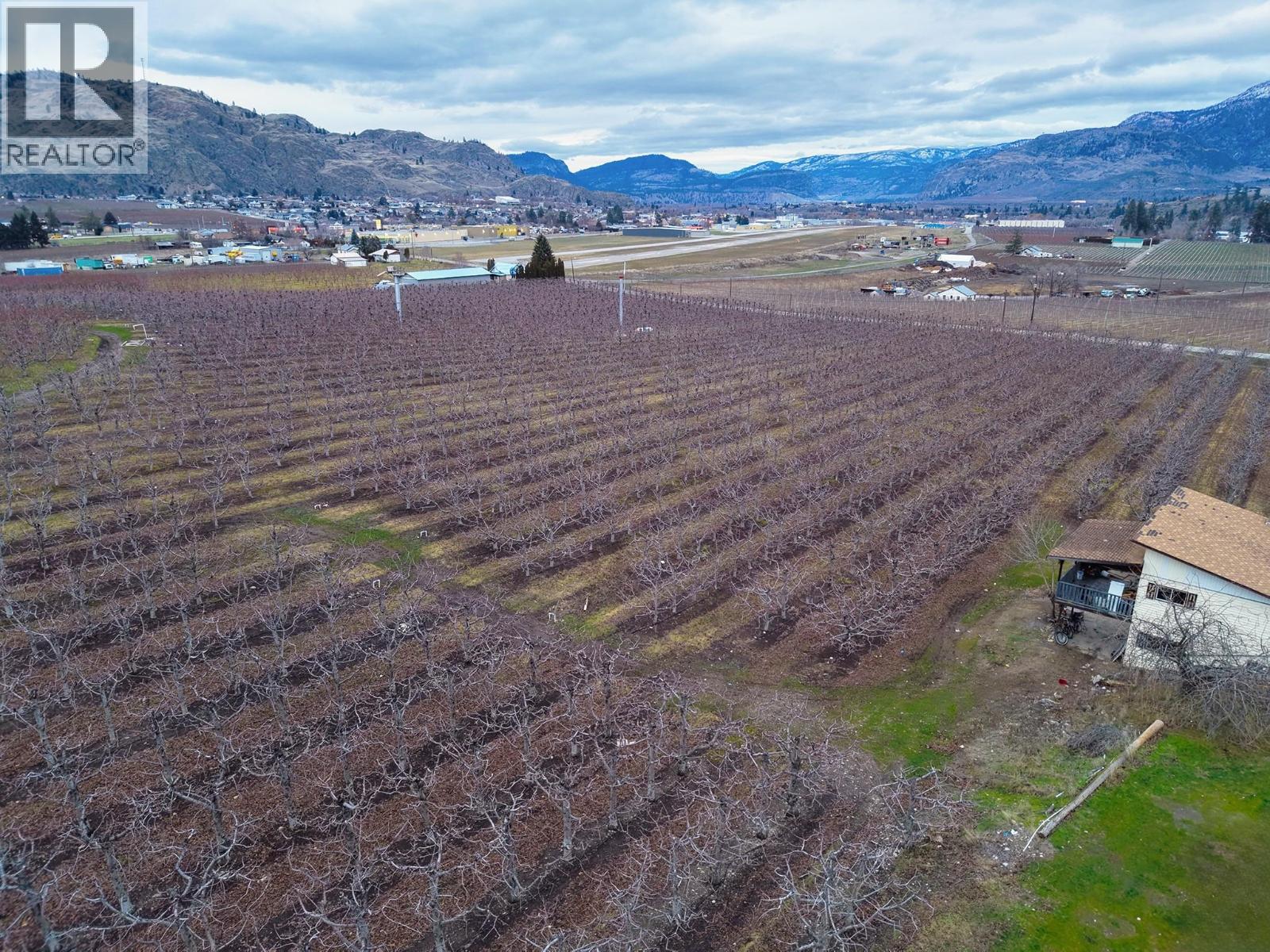 5676 Yarrow St Street, Oliver, British Columbia  V0H 1T9 - Photo 2 - 10373260