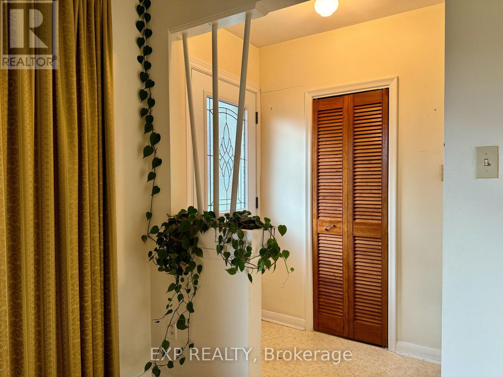 29 Bayview Parkway, Newmarket, Ontario  L3Y 3W2 - Photo 3 - N12756064