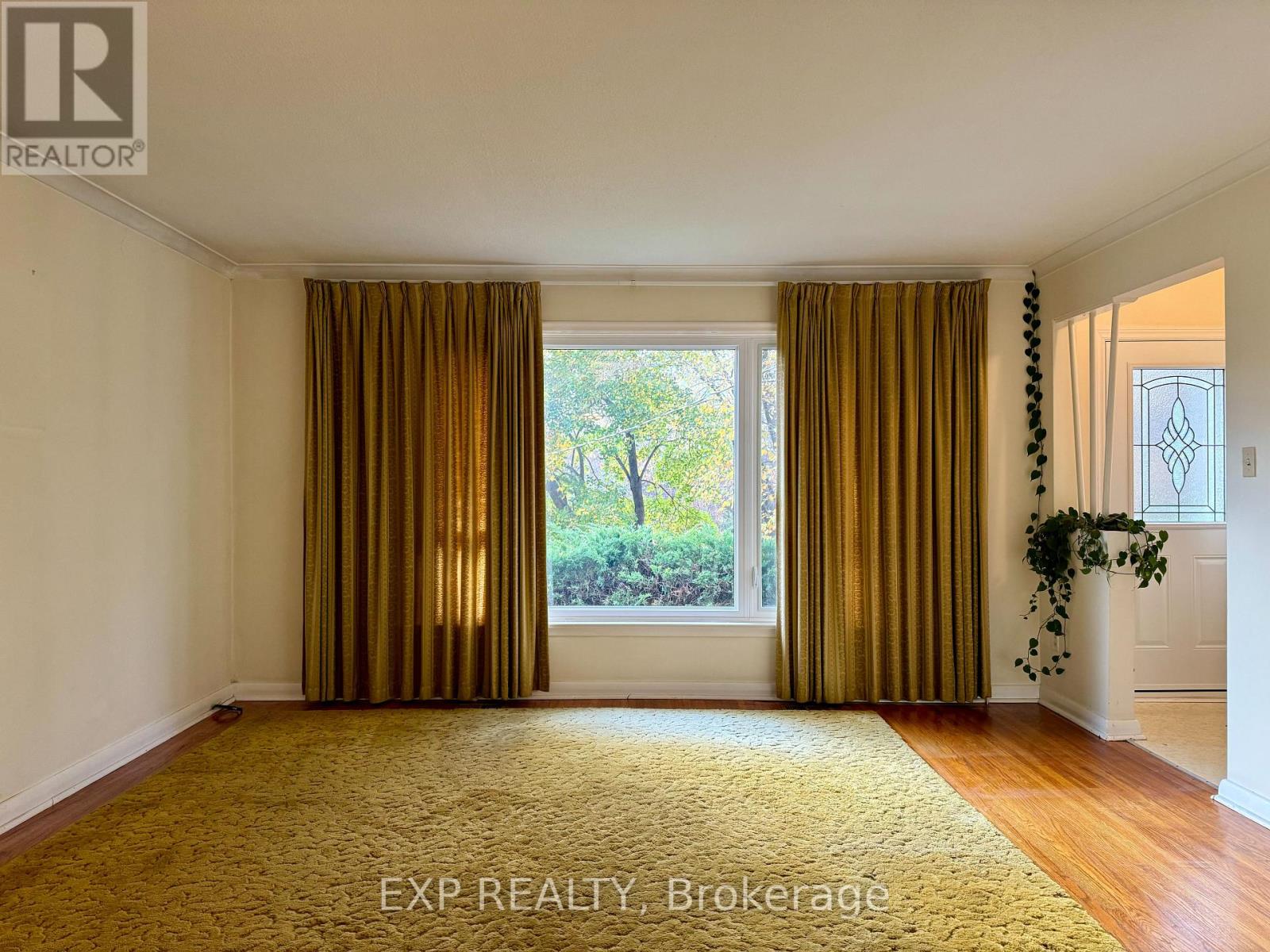 29 Bayview Parkway, Newmarket, Ontario  L3Y 3W2 - Photo 4 - N12756064