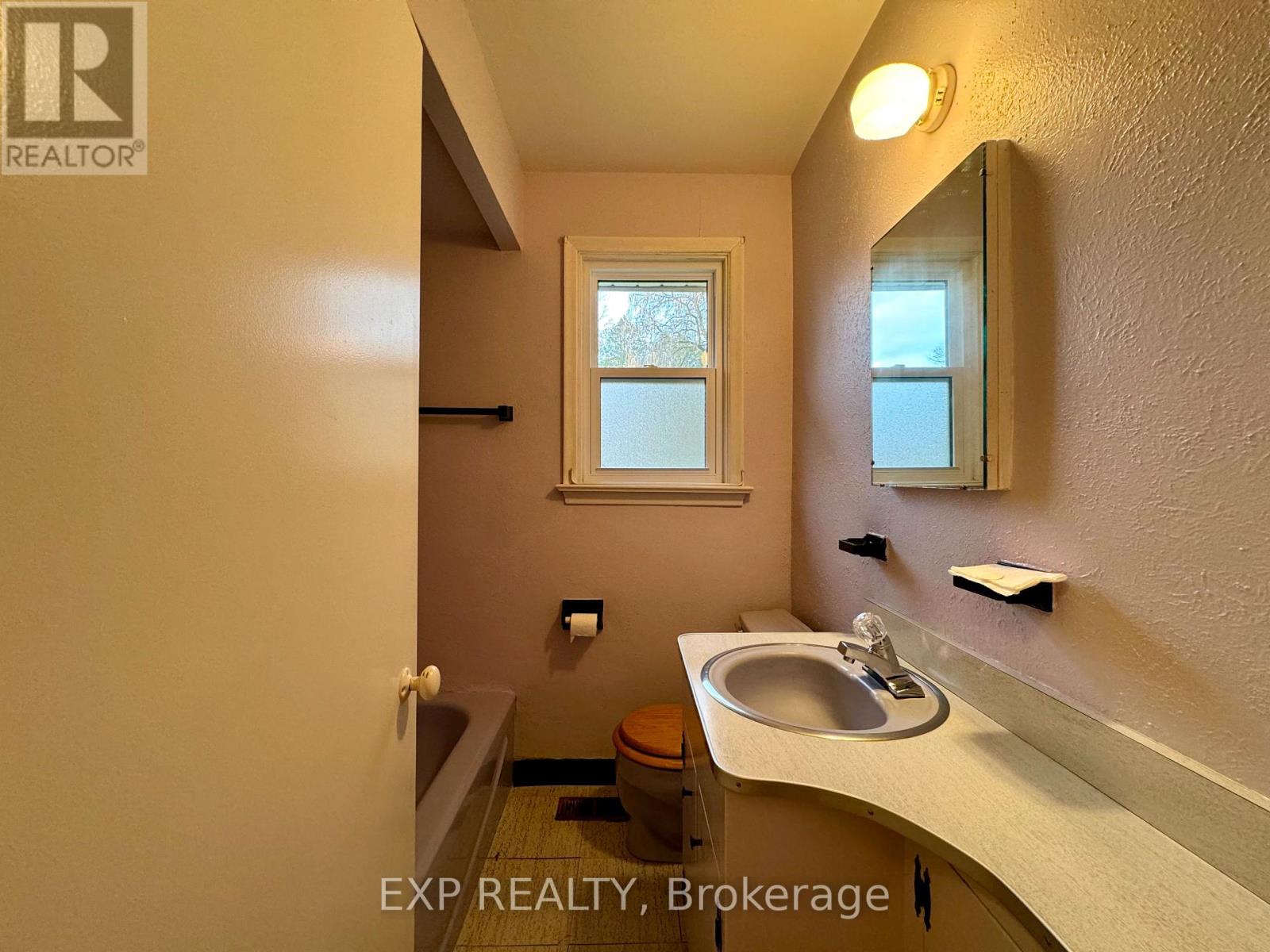 29 Bayview Parkway, Newmarket, Ontario  L3Y 3W2 - Photo 7 - N12756064