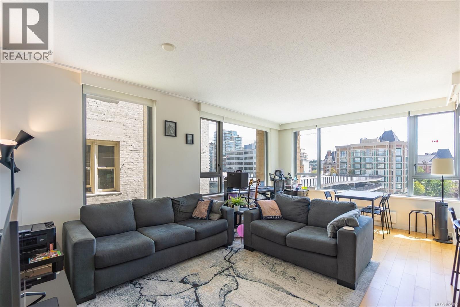 501 608 Broughton St, Victoria, British Columbia