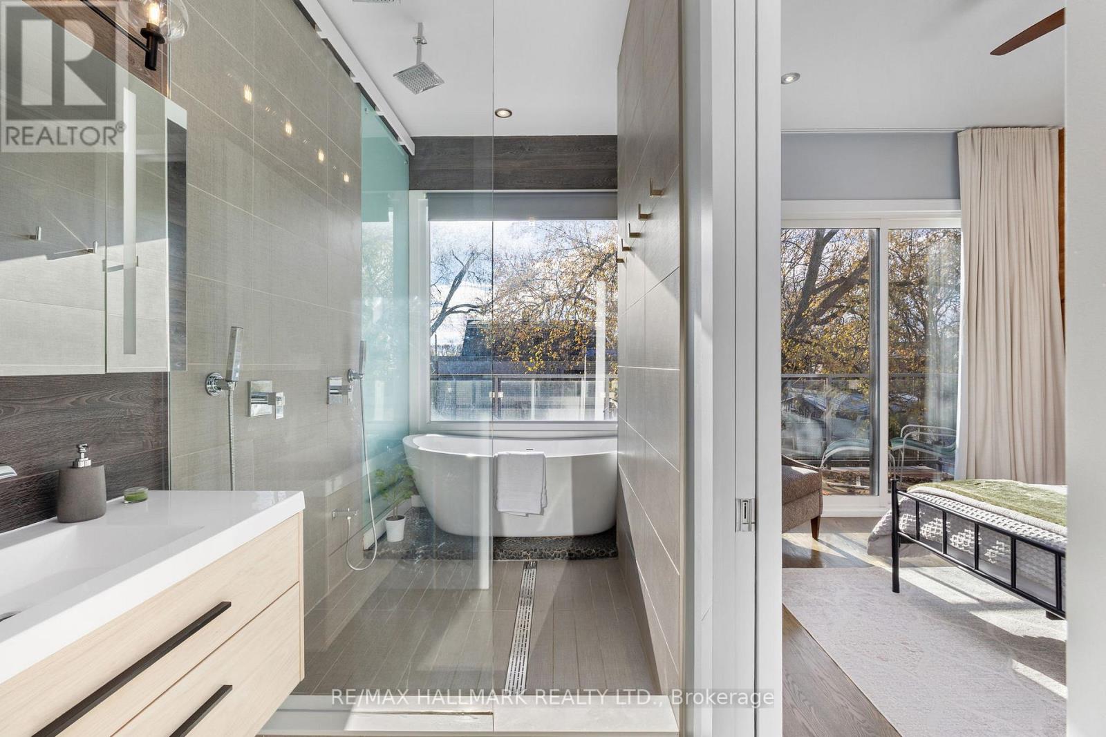 1549 Dundas Street E, Toronto, Ontario  M4L 1K6 - Photo 19 - E12755822