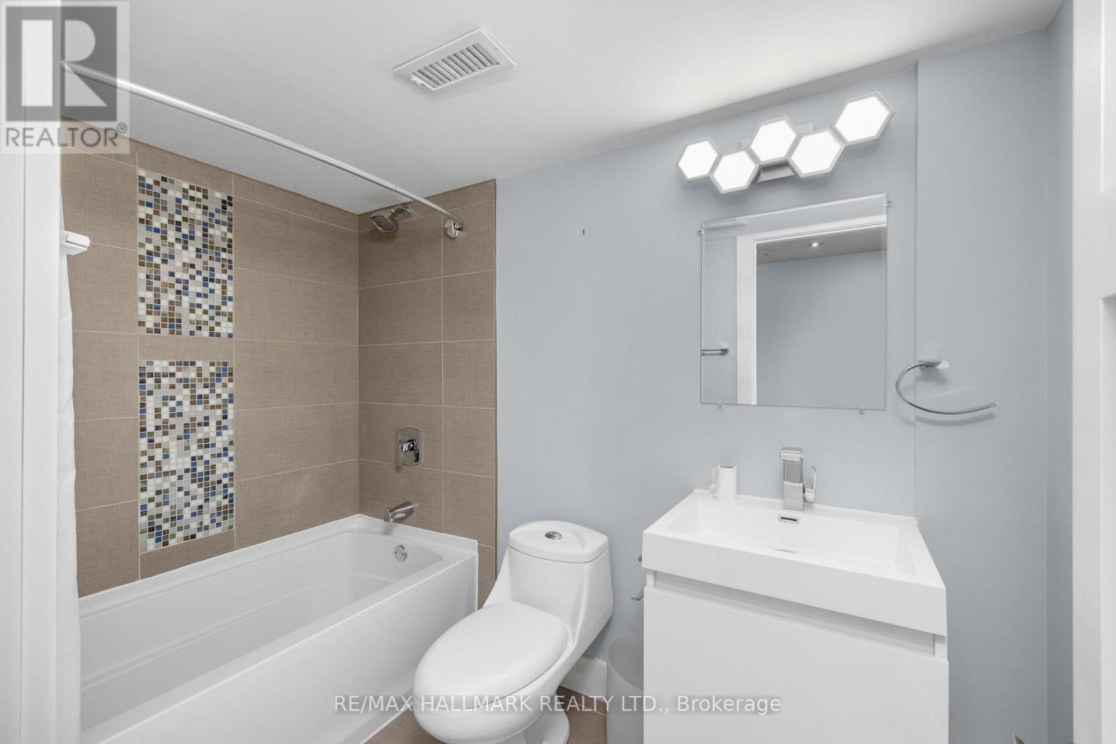 1549 Dundas Street E, Toronto, Ontario  M4L 1K6 - Photo 28 - E12755822