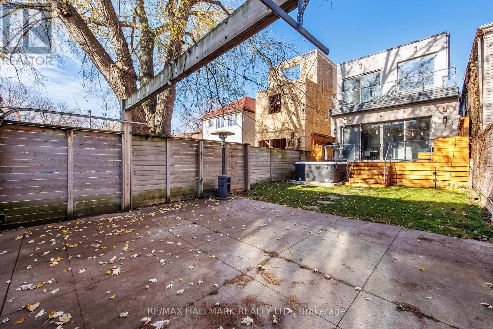 1549 Dundas Street E, Toronto, Ontario  M4L 1K6 - Photo 40 - E12755822