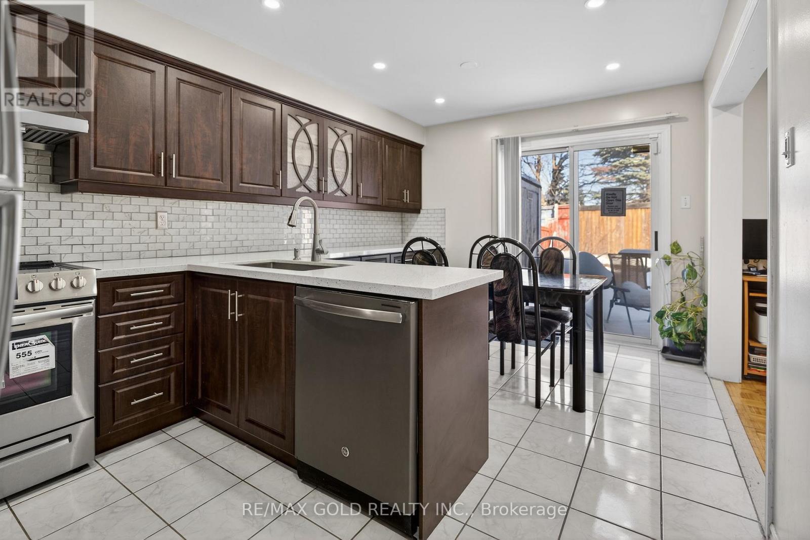 97 Quail Feather Crescent, Brampton, Ontario  L6R 1S1 - Photo 9 - W12751470