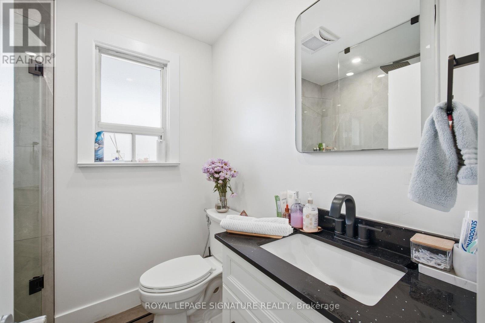 19 Rangoon Road, Toronto (Eringate-Centennial-West Deane), Ontario  M9C 4N5 - Photo 16 - W12756038
